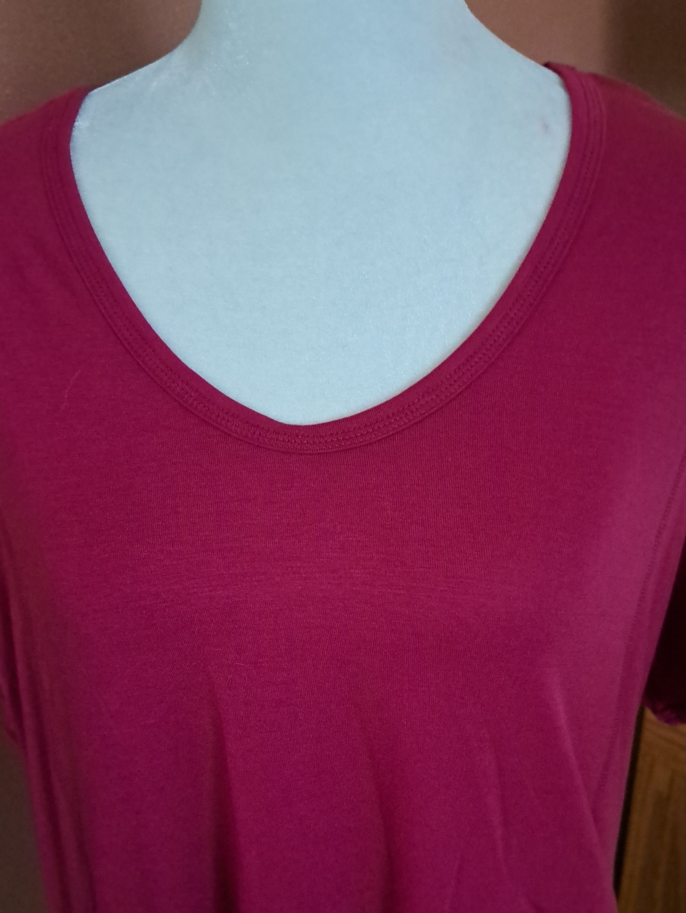 Xersion Women's V-Neck Short Sleeve Tee in Raspberry